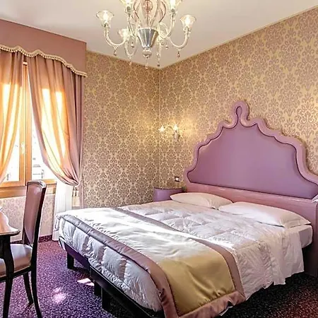 Otel Domus Cavanis 3*