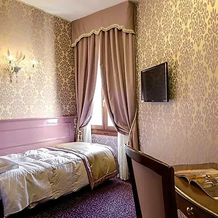 Otel Domus Cavanis 3*