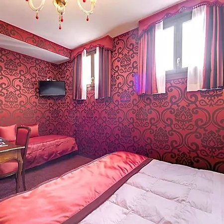 Otel Domus Cavanis 3*