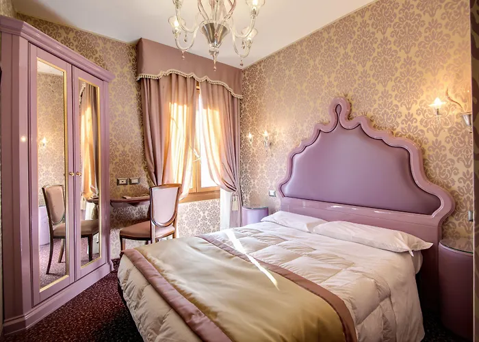 Hotell Domus Cavanis 3*