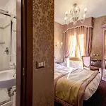 Hotell Domus Cavanis 3*