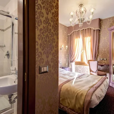Hotell Domus Cavanis 3*