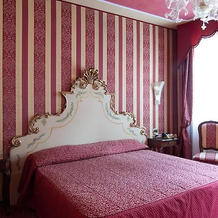 Domus Cavanis Hotel 3*