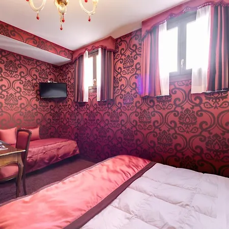 Domus Cavanis Отель 3*