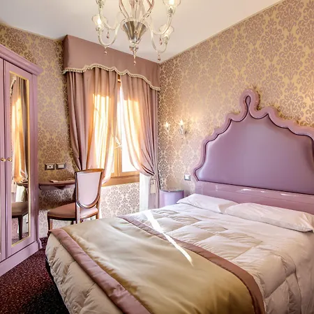 Hotel Domus Cavanis 3*